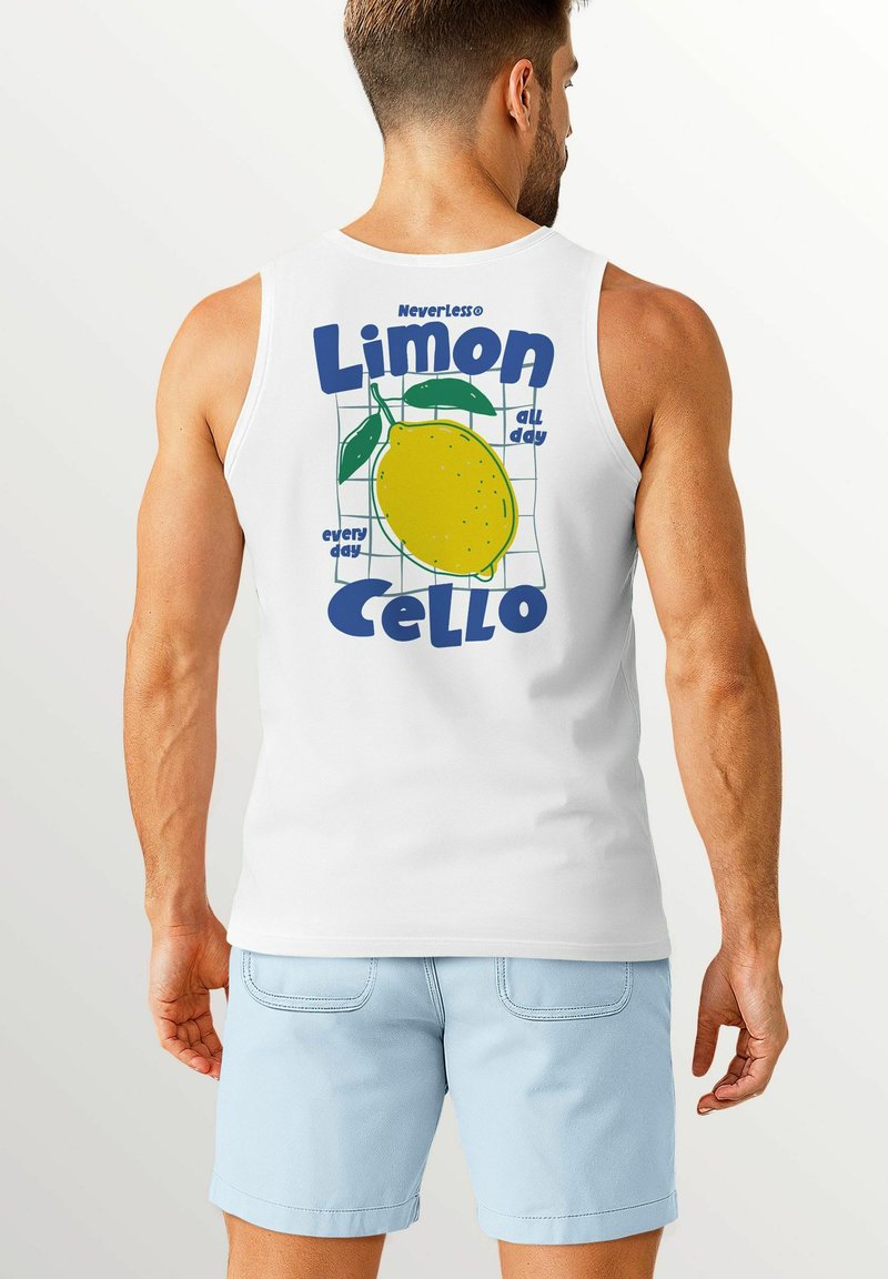 Weiße ärmellose Tanktop mit einem gelben Zitronenmotiv und blauer Schrift. Hintergrund mit Gitterdesign und "Limon Cello" unter der Zitrone aufgedruckt.