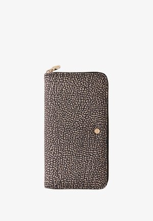 Texturiertes schwarzes Wallet mit abstraktem beigen Muster; goldener Reißverschluss und runder Akzent; rechteckige Form, glatte Stoffoberfläche.