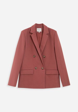 Blazer rose poussière croisé avec revers à encoche, quatre boutons marron, poches à rabat, manches longues, posé à plat sur fond blanc.