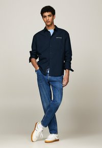 Tommy Jeans SOLID CLASSICS  - Camicia - dark night navy