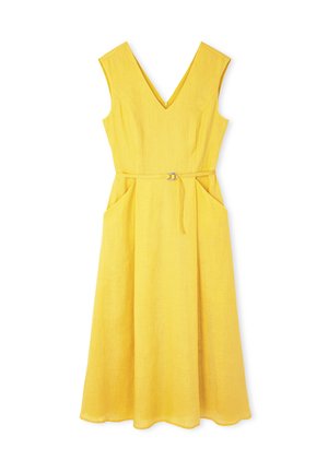 Gelbes Leinenkleid mit V-Ausschnitt, ärmellosem Design, tailliertem Bund und zwei vorderen Taschen. Der Rock fällt sanft bis zum Saum.
