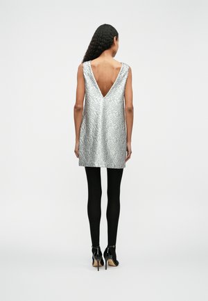 BOW BACK SHIFT DRESS - Kokteilinė suknelė / vakarėlių suknelė - silver-coloured