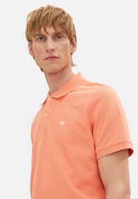 TOM TAILOR BASIC WITH CONTRAST - Pikeepaita - orange