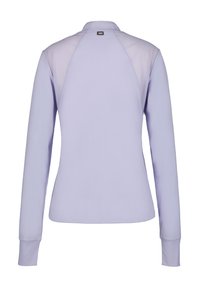 Maglietta a maniche lunghe di un leggero lavanda, caratterizzata da un corpo liscio con inserti in rete sulle spalle. Design semplice, orlo arrotondato e polsini aderenti.