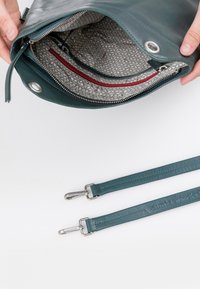 Aunts & Uncles BRAMBLE - Schoudertas - dark jade