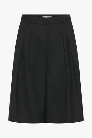 Čierne krátke nohavice s vysokým pásom, pútkami na opasok, prednými záhybmi a skrytým predným zapínaním.