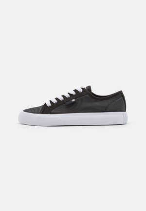 DC Shoes MANUAL - Sportcipő - white/black