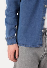 Denim Project LOOSE OVERSIZED - Košile - mid blue washed