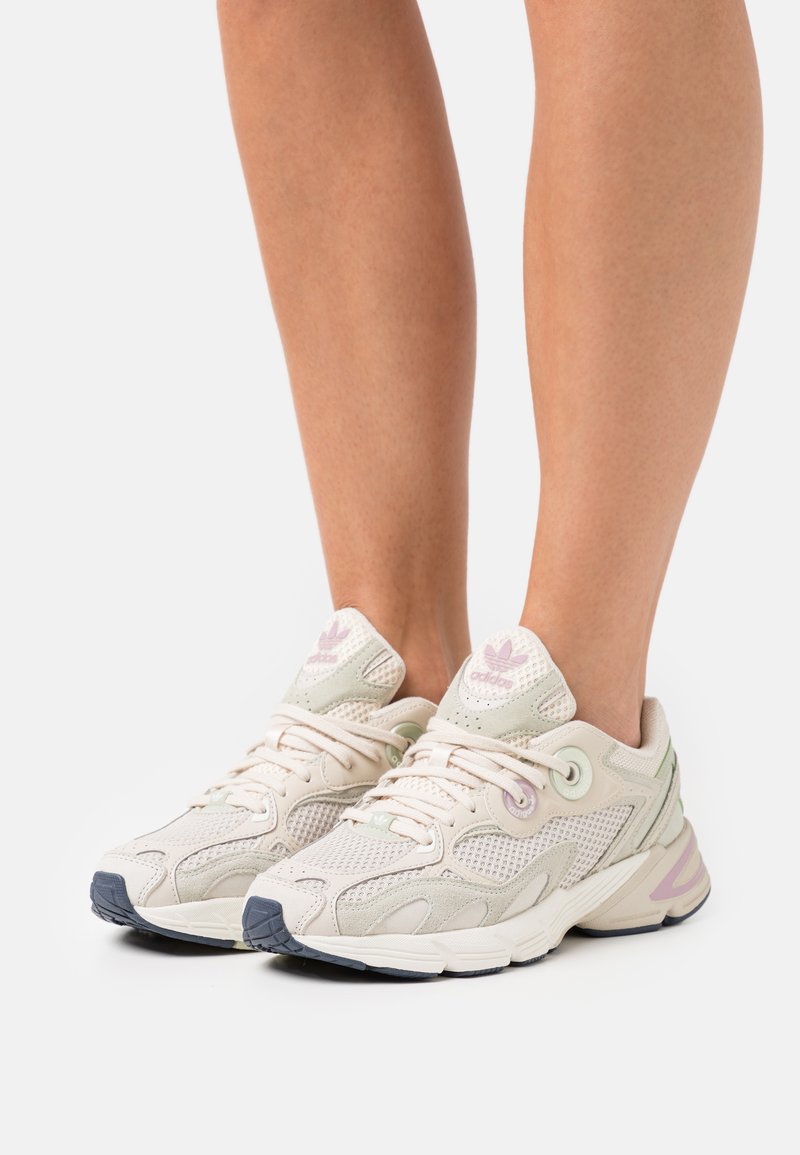 basket adidas astir femme