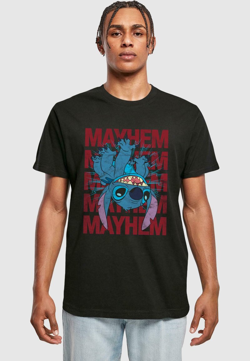 Čierne bavlnené tričko s modrou kreslenou postavičkou s veľkými ušami a výraznými očami, na ktorom je nápis "MAYHEM" v červenej farbe.