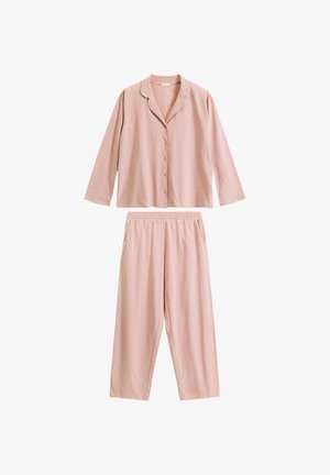 Miękki różowy, długi rękaw, zapinany na guziki top do piżamy z kołnierzykiem z wycięciem oraz pasującymi spodniami na elastycznej talii, obie części ozdobione subtelnym białym wzorem w rosnący księżyc.