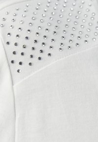 Vero Moda VMRIGA VANESSA BOX - Potiskana majica - snow white