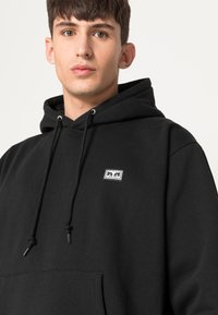 Obey Clothing ESTABLISHED WORKS EYES   - Džemperis ar kapuci - black