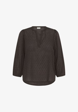 Hnedá, polopriehľadná blúzka s textúrovaným vzorom, voľný strih, okrúhly výstrih a rukávy po 3/4 s volánmi. Jemné vertikálne pruhy po celom obvode.