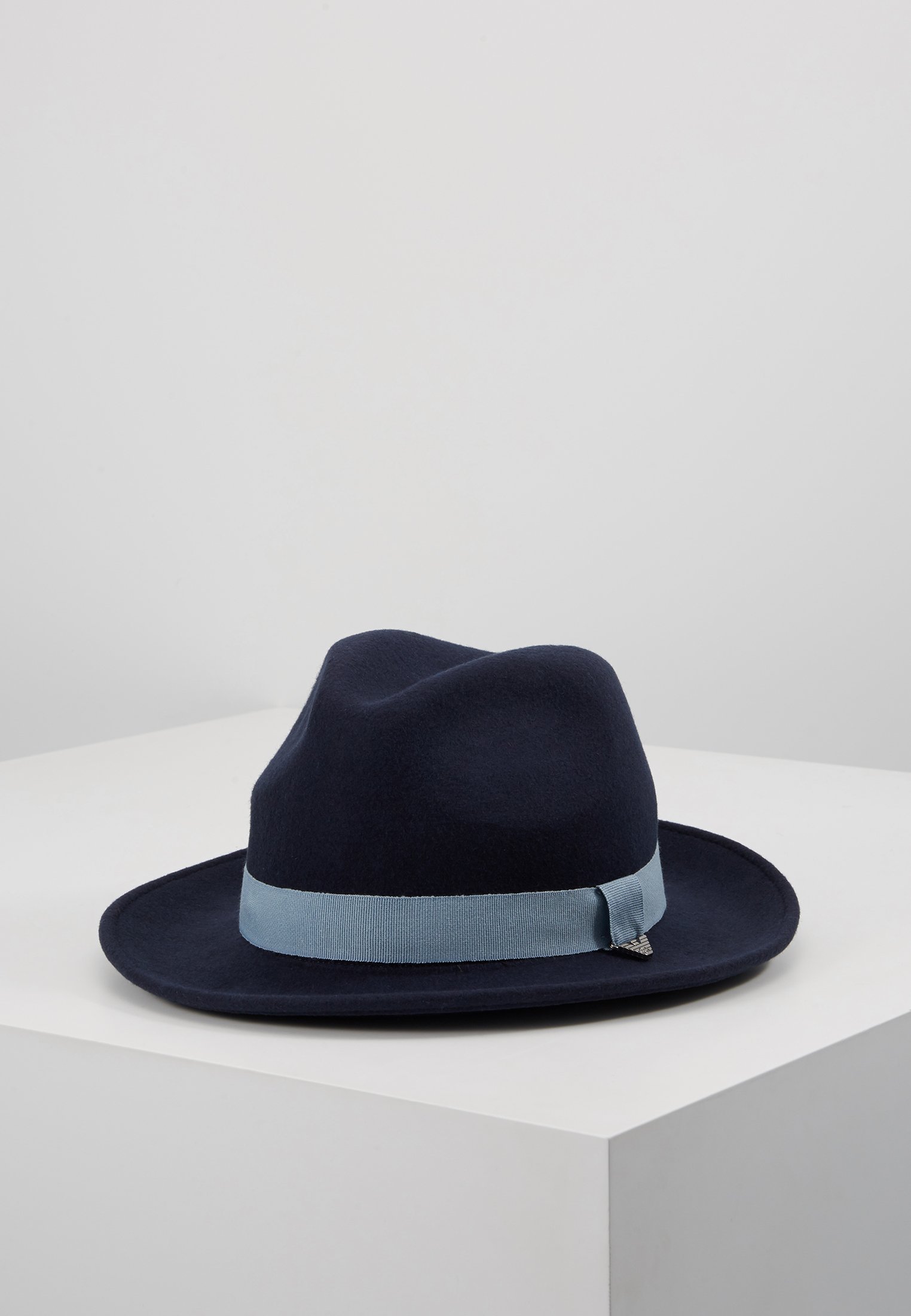 chapeau armani
