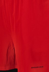 Endurance Dubbla shorts -  urban red