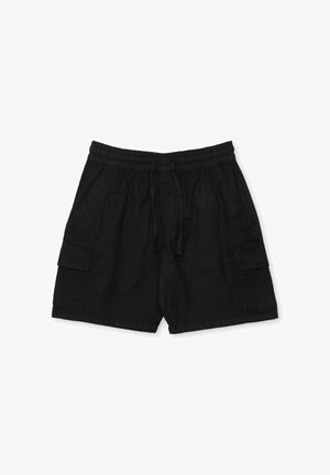 Pantalones cortos casuales negros con cintura elástica, cordón ajustable, bolsillos laterales y bolsillos tipo cargador en cada pierna.