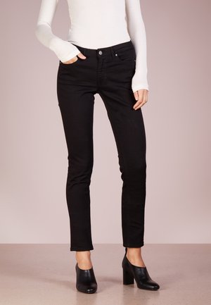 Jeansy Slim Fit