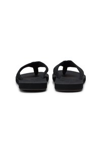 Des tongs noires avec un dessus en caoutchouc texturé, une semelle plate et un design minimaliste. Les lanières ont un style de connexion simple à deux points.