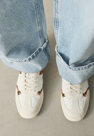 Next, FOREVER COMFORT® SLIM LACE UP TRAINERS.  - REGULAR FIT - Trainers - new white leopard