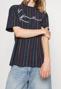 Karl Kani T-shirt med print - dark blue