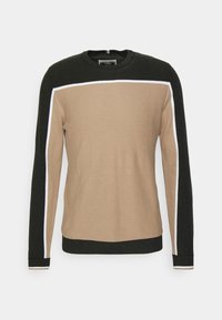 Maglione da uomo con collo rotondo, pannello frontale beige, maniche e bordi neri, e sottili strisce bianche che delineano l'area beige e le maniche.