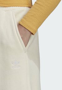 adidas Originals Pantalones deportivos - off-white