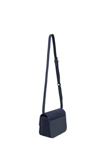 Marineblå crossbody-taske med suedetekstur, rektangulær form, justerbar rem og en glat læderpanel på fronten.