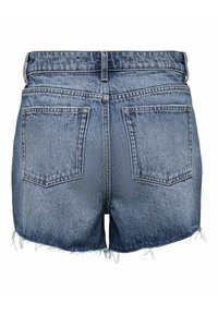 Blå denimshorts med høy midje, slitt kant og to baklommer. Tøyet har en falmet tekstur og en svak fargegradient.
