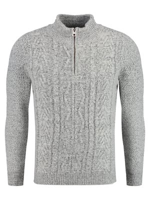 Suéter gris de punto con cuello de media cremallera, que presenta un patrón de cable texturizado y bordes y puños acanalados. Fabricado con un material suave y cálido.