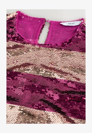 Sädelda top, millel on segu roosa, lilla ja kuldse tooniga. Sile tekstuur, ümmargune kaelus ja väike konksukinnitus taga.