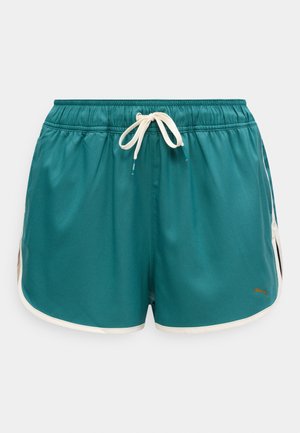 Pantaloni scurți cu talie elastică în culoarea albastru verzui, cu șnur alb și margini albe, având un mic logo Puma auriu pe partea stângă inferioară.