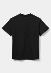Fekete rövid ujjú póló, kerek nyakkivágással, puha pamut anyagból készült, sima hátrésszel, grafika vagy minta nélkül.