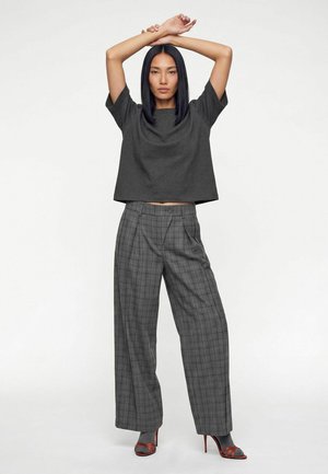 HEYANNO, MMHON - Trousers - grey