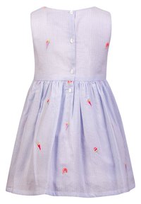 Vestito di stoffa a righe blu e bianche con scollo rotondo, bottoni decorativi sul retro e ricami di gelato colorato e arcobaleno.