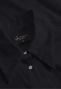 Jascha Stockholm Blúzka so zapínaním na gombíky - black