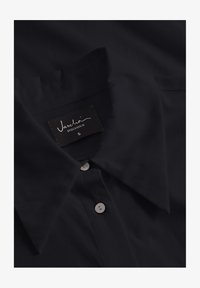 Unselected, black