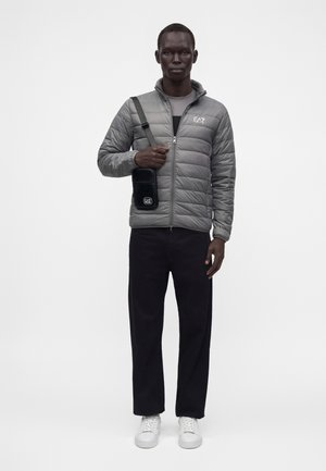 EA7 Emporio Armani, TRAIN U MINI POUCH UNISEX - Keresztpántos táska - black
