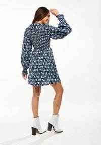 Liquorish WITH PETER PAN COLLAR IN - Day dress - blue