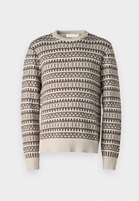 Suéter de punto con un patrón geométrico en beige y marrón, cuello redondo, puños y dobladillo acanalados, y una textura de grosor medio.