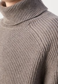 BOSS Stickad tröja - dark brown