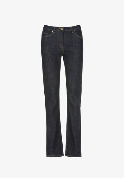 Jeans in denim blu scuro con design a gamba dritta, caratterizzati da cuciture a contrasto, cinque tasche e chiusura con bottone in vita.