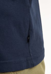 Thumbnail Image 8