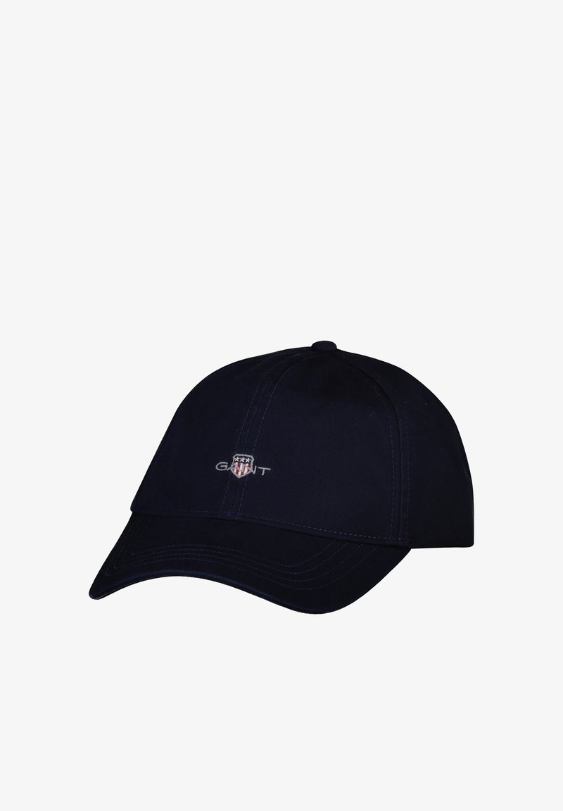 Μαύρο κάψουλο μπέιζμπολ με καμπύλη γείσο και κεντημένο λογότυπο «GANT» σε λευκό και κόκκινο στο κέντρο της μπροστινής πλάκας.