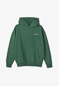 Sudadera verde con capucha y bolsillo frontal, con el logo "Pegador" en el pecho izquierdo, y puños y cinturilla acanalados.