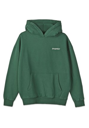 Sweat à capuche vert avec poche avant et logo "Pegador" sur la poitrine gauche, doté de poignets et d'une ceinture côtelés.