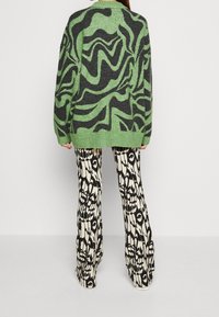 Monki Maglione - olive