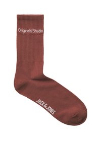 Bruine katoenen sok met ribbelrand. Bevat witte tekst "Originals Studio" bij de boord en "JACK & JONES" nabij de teen. Gladde textuur.