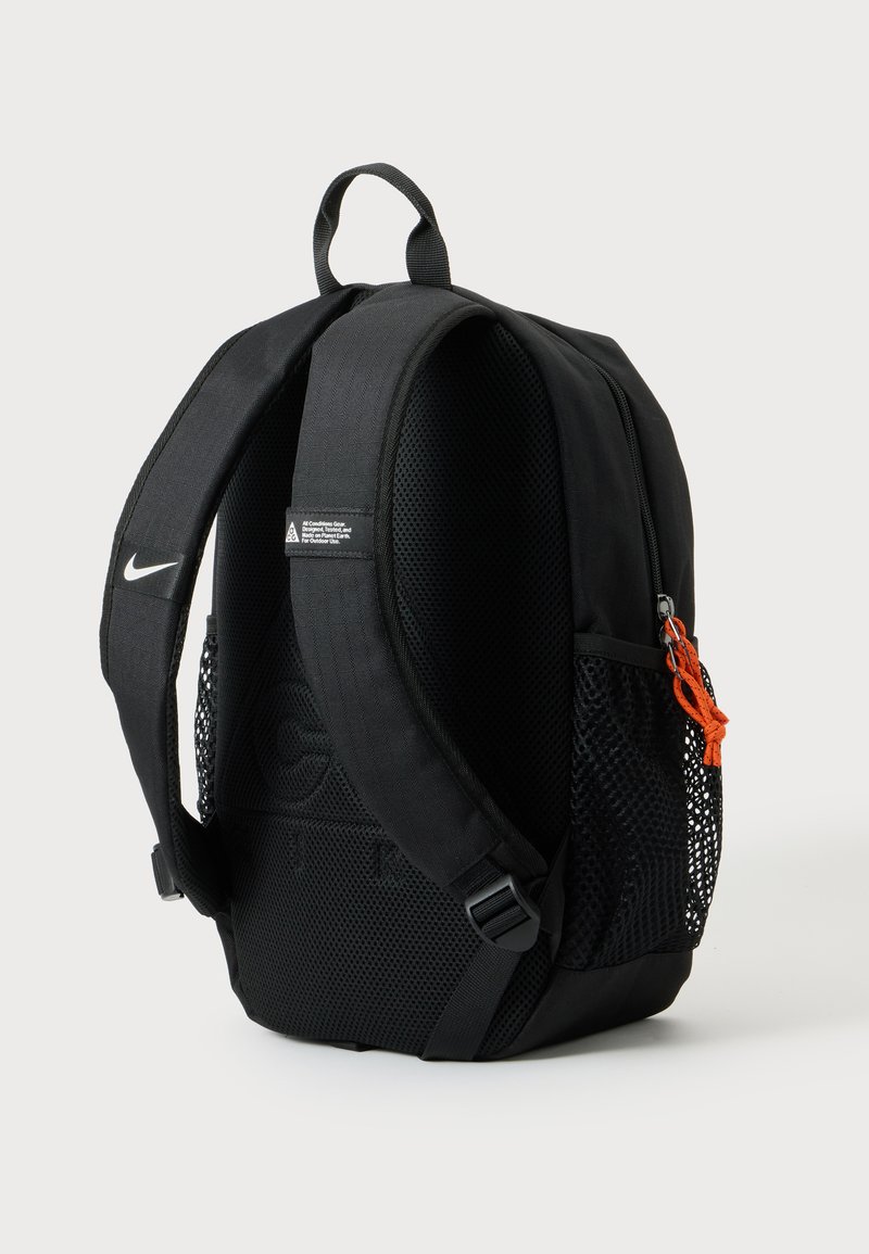 nike acg backpack black DAYMAX (25L) 'College Grey' and stylish wherever your day takes you with this reliable and functional backpack. ACG Big Kids' Daypack (18L)