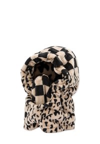 Bufanda con capucha de forro polar que presenta un patrón de tablero de ajedrez en negro y beige, así como un estampado de leopardo, con una textura suave y un diseño espacioso para mayor calidez.